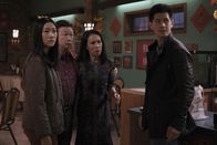 Kung Fu – (v.l.n.r.) Tzi Ma (Olivia Liang); Jin (Tzi Ma); Mei-Li Shen (Kheng Hua Tan); Henry Yan (Eddie Liu)