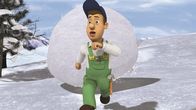 Feuerwehrmann Sam – Mike versucht, sich vor einer riesigen Schneeballkugel zu retten.