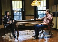 Elementary – Ermitteln in einem neuen Mordfall: Sherlock Holmes (Jonny Lee Miller, r.) und Joan Watson (Lucy Liu, l.) ...