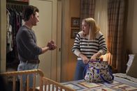 Young Sheldon – Georgie Cooper (Montana Jordan, l.); Mandy McAllister (Emily Osment, r.)