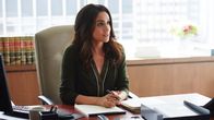 Suits – Rachel (Meghan Markle) wuchs im Schatten ihres Vaters Robert Zane auf, einem erfahrenen Anwalt und Namenspartner von Rand, Kaldor & Zane. Trotz des Reichtums ihrer Familie zieht sie es vor, von ihrem eigenen Verdienst zu leben.