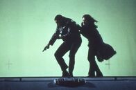 Derailed - Terror im Zug – Jacques Kristoff (Jean Claude Van Damme) und Galina Konstantin (Laura Harring)