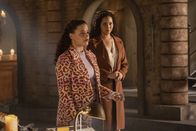 Charmed – Maggie Vera (Sarah Jeffery, l.); Macy Vaughn (Madeleine Mantock, r.)