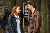 Heldt – Die attraktive Unbekannte (Jana Klinge) gefällt Nikolas Heldt (Kai Schumann).