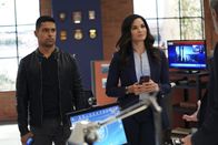 Navy CIS – Nick Torres (Wilmer Valderrama, l.); Jessica Knight (Katrina Law, r.)