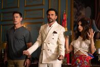 Freelance – (v.l.n.r.) Mason Pettits (John Cena); Präsident Juan Venegas (Juan Pablo Raba); Claire Wellington (Alison Brie)