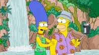 Die Simpsons – THE SIMPSONS: The Simpsons join other Springfield families on the Van HoutenÕs annual trip to Costa Rica, which they obviously canÕt afford. While there, Homer befriends PattyÕs new girlfriend, Evelyn, and Lisa tracks down the real reason the Van Houtens can go on this trip every year in the ÒLivin La Pura VidaÓ episode of THE SIMPSONS airing Sunday, Nov. 17 (8:00-8:30 PM ET/PT) on FOX. THE SIMPSONS ª and