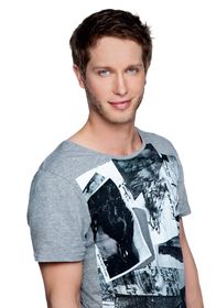 Anna und die Liebe – Steckt gelegentlich in großen Schwierigkeiten: Jojo (Bernhard Bozian) ...