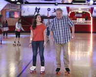 The Goldbergs – Erica Goldberg (Hayley Orrantia) und Murray Goldberg (Jeff Garlin)