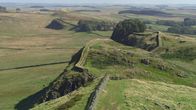 Schätze des Römischen Reichs – Der Hadrianswall zieht sich quer durch die raue Landschaft Nordenglands.