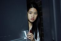 Level 16 – Sophia (Celina Martin) bemerkt als Erste, dass mit der Akademie etwas nicht stimmt und verbündet sich mit Vivien.