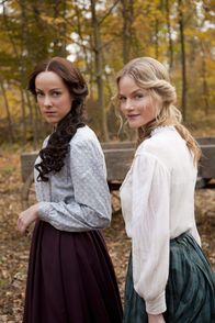 Hatfields & McCoys – L-R: Nancy McCoy (Jena Malone) und Roseanna McCoy (Lindsay Pulsipher)