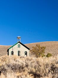 Die Geister-Detektive – An Old Schoolhouse From Rural Nevada Near The Town Of Lovelock That Was Abandoned Long Ago