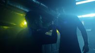 Operation Marea Negra – An Bord kommt es zwischen Nando (Álex González, r.) und Angelito (David Trejos, l.) zu einer Auseinandersetzung.