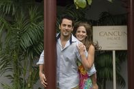 Possession – Aus Liebe zu ihrem Ehemann Ryan (Michael Landes, l.) holt Anwältin Jess (Sarah Michelle Gellar, r.) seinen Bruder auf Bewährung aus dem Knast. Ein fataler Fehler ...
