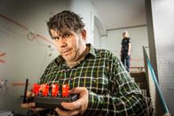 Notruf Hafenkante – Lutger Dörr (Bruno Cathomas) will sich und seine Frau mit 50 Kilogramm Sprengstoff töten.