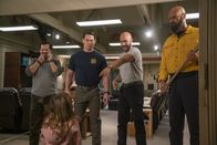 Playing with Fire – (v.l.n.r.) Rodrigo (John Leguizamo); Zoey (Finley Rose Slater); Jake (John Cena); Mark (Keegan-Michael Key); Axe (Tyler Mane)