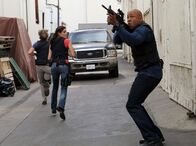 Navy CIS: L.A. – Um einen neuen Fall zu lösen, setzen Marty (Eric Christian Olsen, l.), Kensi (Daniela Ruah, M.) und Sam (LL Cool J, r.) immer wieder ihr Leben aufs Spiel ...