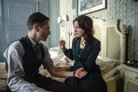 Babylon Berlin – Volker Bruch (Gereon Rath), Hannah Herzsprung (Helga Rath).