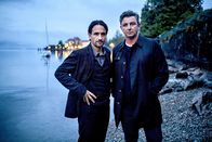 Der Feind meines Feindes – L-R: Gabriel Morales (Oliver Mommsen) und Klaus Burg (Hans Sigl).