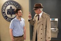 The Good Place – Trevor (Adam Scott, l.); Michael (Ted Danson, r.)