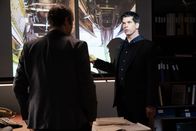 Mayday - Alarm im Cockpit – REENACTMENT - The Lead Investigator (played by Mike Shara) and the Second Investigator (played by Wes Berger) analyze photos of the wheel well of downed Propair Flight 420. (Cineflix 2020/Ramona Diaconescu)