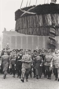 Countdown zum Zweiten Weltkrieg – 1939: Hitler mit Himmler und Goebbels am 1. Mai in Berlin.