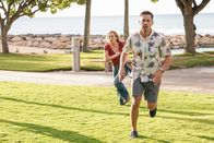 Magnum P.I. – Von links: Thomas Magnum (Jay Hernandez) und Juliet Higgins (Perdita Weeks)