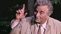 Columbo – Seine Markenzeichen sind der Knittermantel und sein unübertroffener Spürsinn: Lieutenant Columbo (Peter Falk).