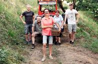 Im Bauch von ... – Alenka Makuc Zagozen (Mi.) und ihre Familie ernten Kirschen: Die Ernte aus dem eigenen Anbau verkauft sie auf dem Zentralmarkt in Ljubljana.