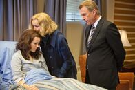 Für immer Liebe – Als Paige (Rachel McAdams, l.) im Krankenhaus aus dem Koma erwacht, eilen ihre Eltern Bill (Sam Neill, r.) und Rita Thornton (Jessica Lange, M.) sofort herbei, um sie nach Hause zu holen. Das ist auch gar kein Problem, denn Paige kann sich an kaum etwas aus ihrer Vergangenheit erinnern, auch nicht daran, dass sie vor ihrem Unfall aus ganz bestimmten Gründen keinen Kontakt mehr zu ihren Eltern hatte ...