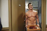 Two and a Half Men – Walden muss feststellen, dass Jill mehr Interesse an Jeff Probst (Jeff Probst) als an ihm hat ...