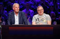 Wer weiß denn sowas? – moderator Jörg Wontorra (l.) bilden ein Rateteam.