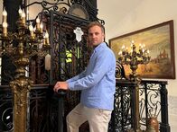 Terra X: Weltstädte – Leon Windscheid im Hotel Pera in Istanbul. Hier wurde Geschichte geschrieben und auch die legendäre Agatha Christie logierte hier.