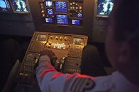 Mayday - Alarm im Cockpit – Welche Rolle spielten die drei Piloten bei diesem Unglück? (nachgestellte Szene)