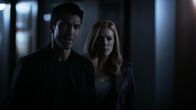 Salvation – Harris (Ian Anthony Dale, l.); Grace (Jennifer Finnigan, r.)