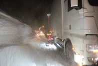 Ice Road Rescue - Extremrettung in Norwegen – Montage von Schneeketten.