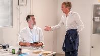 Sturm der Liebe – Schorsch (Klaus Haderer, r., mit Jo Weil, l.) ist Sophia ausgeliefert, weil er keine Beweise hat.