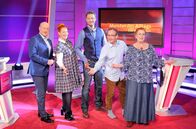 Meister des Alltags – Moderator Florian Weber stellt im SWR Wissensquiz „Meister des Alltags“ die Alltagstauglichkeit seiner prominenten Kandidaten auf die Probe. „Meister des Alltags“ spendet seinen Gewinn einem guten Zweck. v.li. Bodo Bach, Enie van de Meiklokjes, Florian Weber, Wigald Boning und Alice Hoffmann.