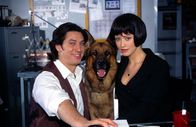 Kommissar Rex – Irina (Agnieszka Wagner, r.) verdankt ihr Leben Rex und Kommissar Moser (Tobias Moretti, l.).
