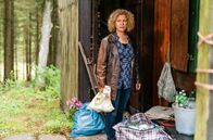 Die Fallers - Die SWR Schwarzwaldserie – Bea (Christiane Brammer) fährt zu Franziska in die Waldhütte und macht dort eine traurige Entdeckung.