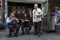 Brooklyn Nine-Nine – (v.l.n.r.) Scully (Joel McKinnon Miller); Rosa Diaz (Stephanie Beatriz); Hitchcock (Dirk Blocker)