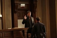 Castle – Für Castle (Nathan Fillion) ist nun endlich sein Tag vor Gericht gekommen. Er ist bereit auszusagen, doch dann tauchen neue Informationen auf, die alles verändern könnten ...