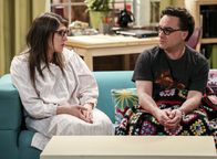 The Big Bang Theory – L-R: Amy Farrah Fowler (Mayim Bialik), Leonard Hofstadter (Johnny Galecki).