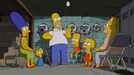 Die Simpsons – Ahnen nicht, dass sie schon bald aus Springfield verstoßen werden sollen: Homer (3.v.l.), Marge (l.), Bart (3.v.r.), Lisa (2.v.r.), Maggie (2.v.l.) und Grandpa (r.) ...
