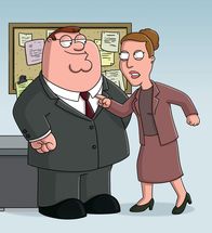 Family Guy – Peter (l.) setzt alles daran, in die Chefetage aufzusteigen. Wird seine Chefin Angela (r.) schon bald bereuen, sich für ihn eingesetzt zu haben?