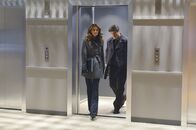 Castle – Der mäßig erfolgreiche Schauspieler Justin Marquette wird in einem Hotelzimmer erschossen aufgefunden. Castle (Nathan Fillion, r.), Beckett (Stana Katic, l.) und ihr Team versuchen, den Fall zu lösen ...