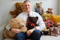 Reporter: Reporter Spezial – Dieter Bornemann, Pensionierter Bankkaufmann, 70 jährig, lebt mit Teddy-Bären zusammen.