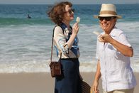 Die Poetin – Elizabeth Bishop (li., Miranda Otto) und Lota de Macedo Soares (re., Glória Pires).