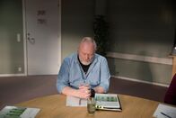 Cry Wolf – Lars (Bjarne Henriksen) – und mit ihm das Jugendamt – hat die Empfehlung ausgesprochen, die Kinder weiterhin nicht nach Hause zu lassen.